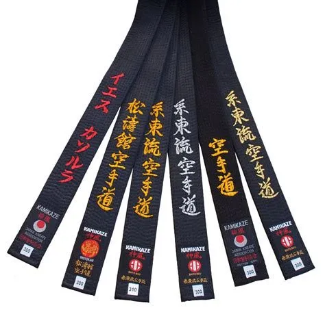 Ceintures noires de karaté brodées